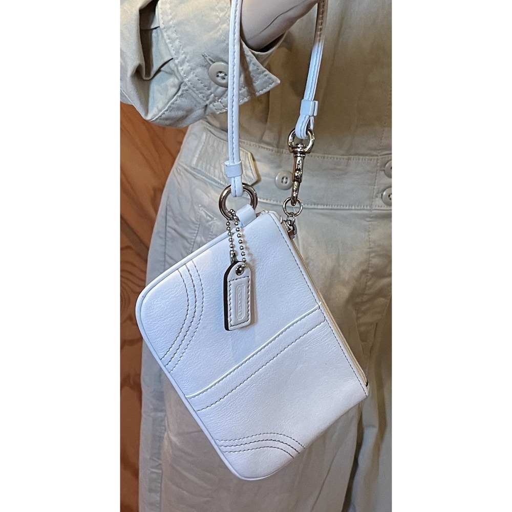Coach Off White‎ Wristlet Contrast Stitching Charm Zip Pouch Wallet Handle